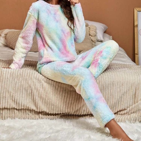 Tops - Fuzzy tie dye lounge set